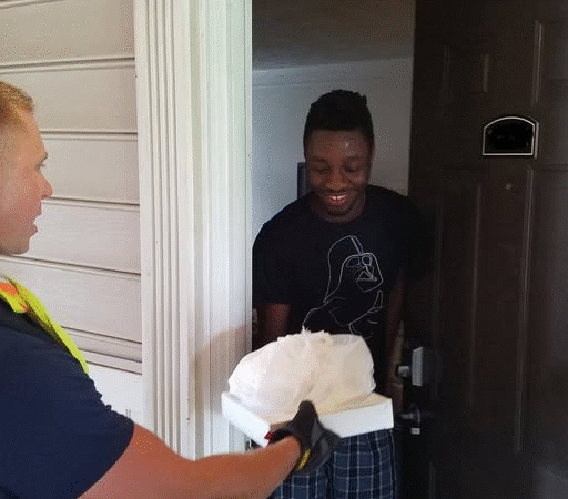 When Duty Meets Kindness: The Firefighters Who Finished a Pizza Delivery and Won Hearts..h