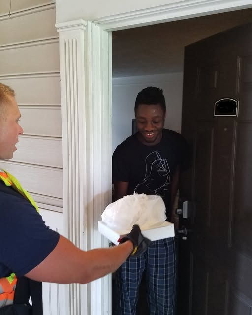 When Duty Meets Kindness: The Firefighters Who Finished a Pizza Delivery and Won Hearts..h