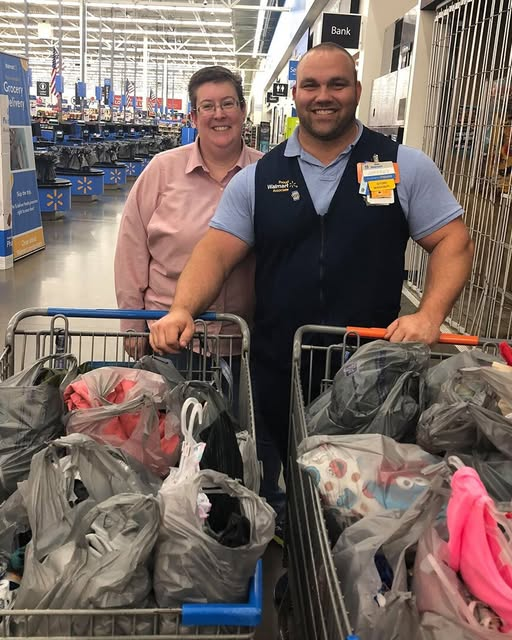 A Cart Full of Kindness: How a Walmart Manager Turned $50 into a Miracle…f