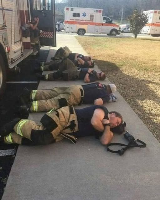 30 Hours, No Rest: The FirefightersWho Held the Line in Tennessee’sWildfires…h